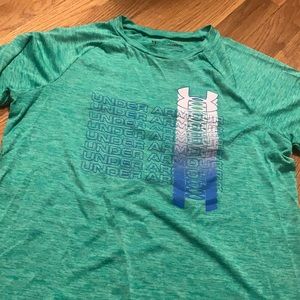 Green under armor t shirt